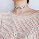 collier choker fleurs roses