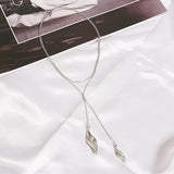 collier de dos feuillage finition argentee