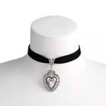 choker noir coeur médaillon